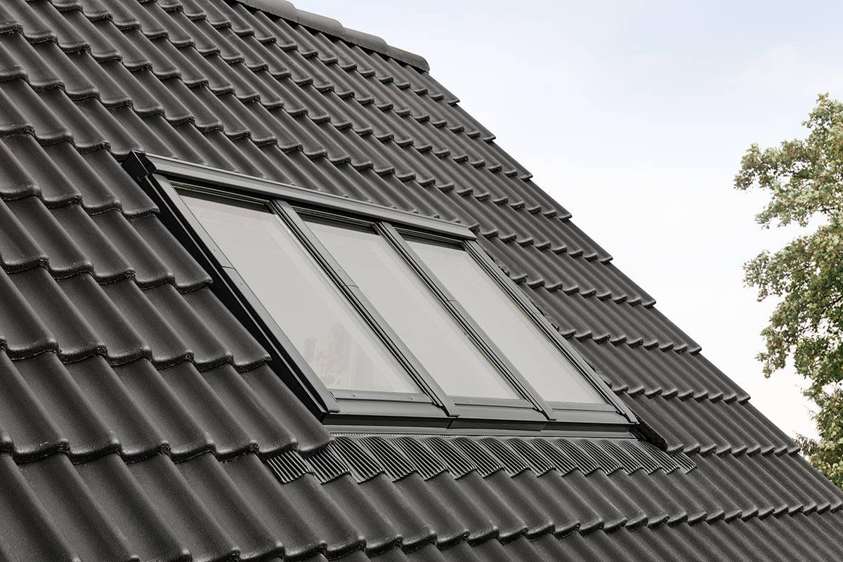 Image of velux integra 3 in 1 extgerior 002 <h2>2022-04-26 - Triple Roof Windows Give Ultimate Light Control</h2>